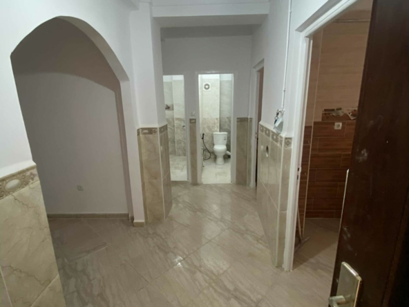 F3 a vendre d'une superficie de 77.00 m² fini clefs en main avec deux facafdes parking 2 etage .